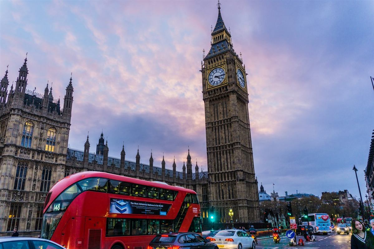 Big Ben y autobús rojo en Londres